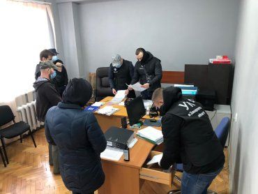 Массовые обыски в Ужгороде: Директор рынка "Краснодонцев" уже под прицелом полиции