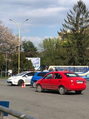 В Закарпатье среди бела дня столкнулись две машины 