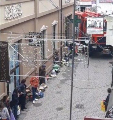 Приехала полиция: В Закарпатье люди от паники мешали работать пожарным 