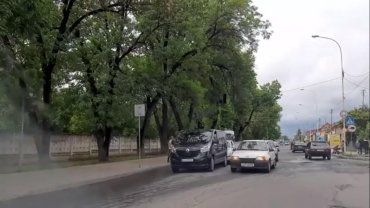 В Закарпатье две иномарки "догнали" микроавтобус 