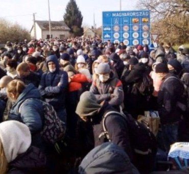 Самоизоляция? Не, не слышали: Заробитчане берут штурмом границе в Закарпатье 