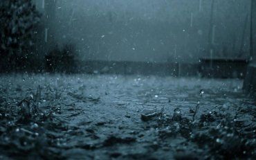 Грозы, молнии и ливень: Ужгород весь день будет терпеть происки погоды 