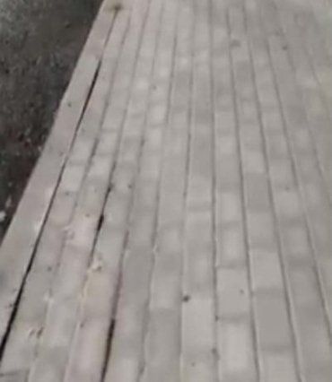 Тротуар за миллионы на многострадальной улице в Ужгороде не выдержал и 2 недель 