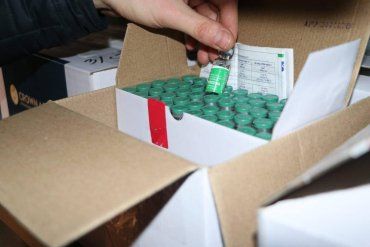В Закарпатье прибыла первая партия вакцины против коронавируса: Известно, кто будет первыми "жертвами" 