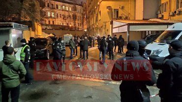 В Киеве в офисе партии "ЗА життя" идут обыски и задержания 