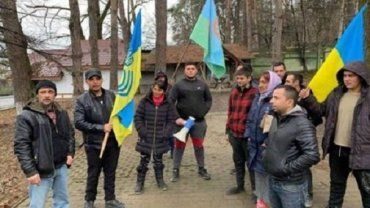 В Ужгороде протестует толпа цыган