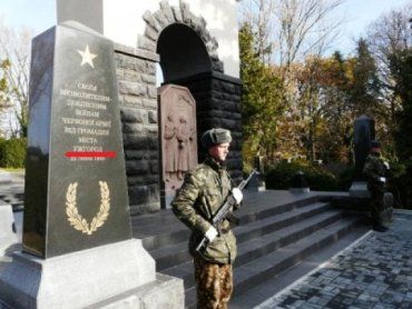 Памятник советским солдатам в Ужгороде, установленный на кладбище Кальвария 