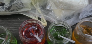 В Закарпатье путешественников заманивают мёдом с цветами радуги