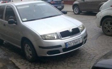 В Ужгороде водитель протаранил авто и скрылся с места происшествия