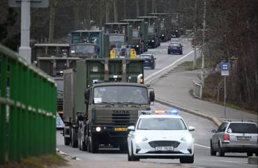 Чешские военные направились в Словакию, разбивать лагерь для украинских беженцев