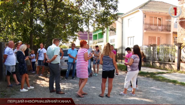 В Закарпатье люди взбунтовались против семьи цыган 