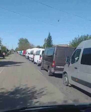 350 автомобилей!: В Закарпатье на венгерской границе полнейший аншлаг 