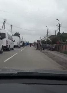 Очередь из 300 автомобилей: Заробитчане "атакуют" границу в Закарпатье