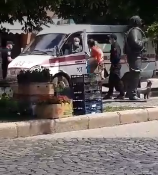 Женщина эксгибиционистка: В центре Мукачево наблюдали тотальный трэш
