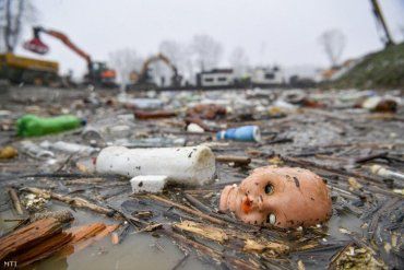 Венгрия пожаловалась Зеленскому, что тонет в мусоре из Закарпатья (ФОТО)