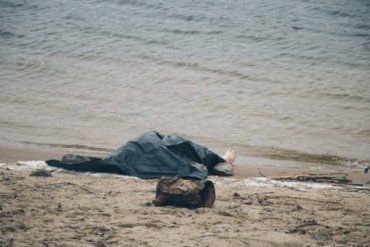 В Закарпатье из реки вытащили мертвое тело человека 