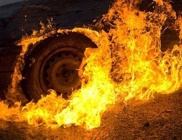 В Закарпатье огонь полностью уничтожил иномарку 