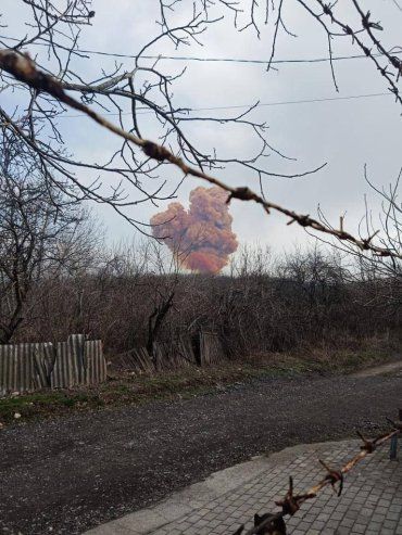 Сергей Гайдай публикует фото попадания российского снаряда в цистерну с азотной кислотой в Рубежном