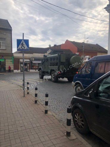 В Закарпатье военная техника курсирует по улицам одного из городов