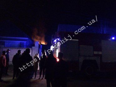 Бурный пожар в Закарпатье: Собралась толпа зевак, огонь долгое время не поддавался