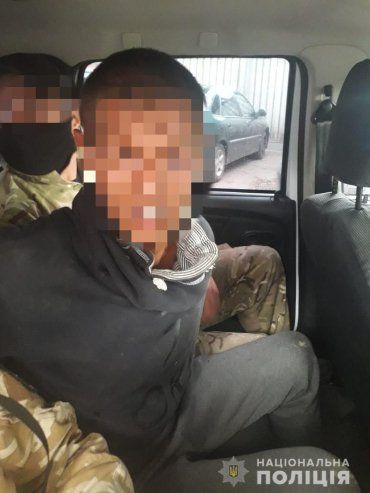 В Закарпатье во время конвоирования от полицейский убежал 21-летний преступник