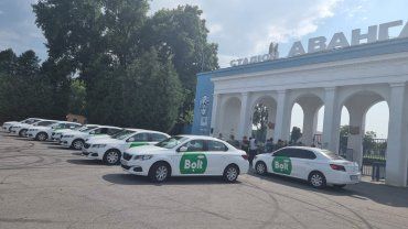 В Ужгороде водители таксисты собрались на акцию протеста против "мошеннических" действий компании "Bolt"