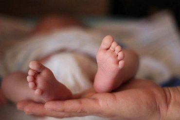 Врачи шокированы случаем: В Литве мать родила ребёнка пьяненькой