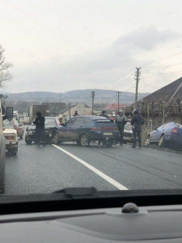 Тройное ДТП в Закарпатье: Появилось фото с места происшествия
