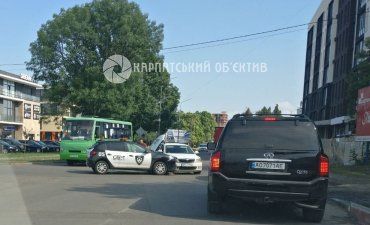 В Ужгороде возле "Эпицентра" ДТП: Пол дороги заблокировано