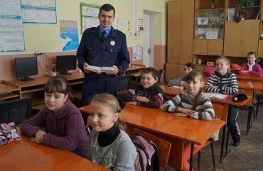 Иршавские участковые встречались с учениками школы