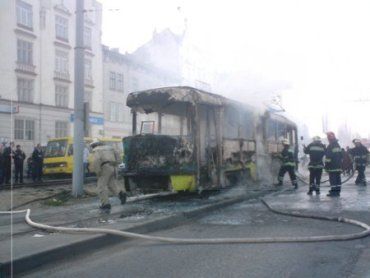 Во Львове на улице Коперника загорелся трамвай
