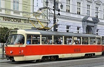 В Словакии даже с помощью оружия нереально изменить движение трамваев