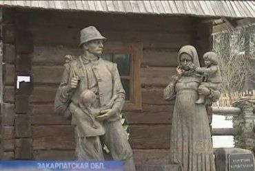 Памятник "заробитчанам", установили в закарпатском селе Колочава