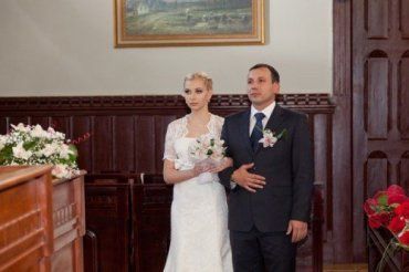 В Мукачево Степан Чепак сыграл свадьбу в помещении Ратуши
