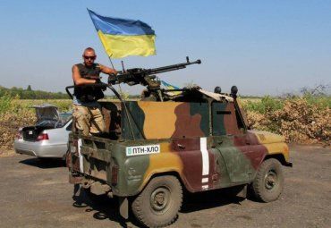 Украинским защитникам в зоне АТО продают даже автоматы и пулеметы