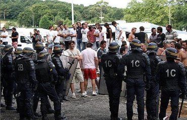 Во Франции полиция ликвидировала свыше 40 поселений цыган