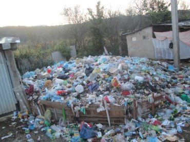 Жители села Дубриничи утонули в мусоре, но жизни всё-таки ещё радуются