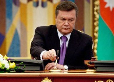 Янукович расписал свою ручку на увольнениях закарпатцев