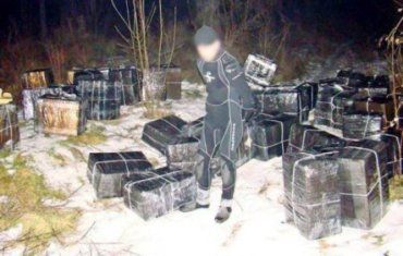 Румынские контрабандисты продолжают вылавливать на р.Тиса контрабандный табак