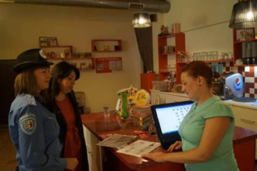 В Закарпатье милиция ищет магазины, где продают спиртное детям