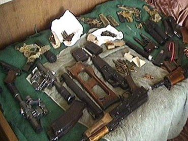 Тайник оружия найден в рамках расследования по контрабанде оружия
