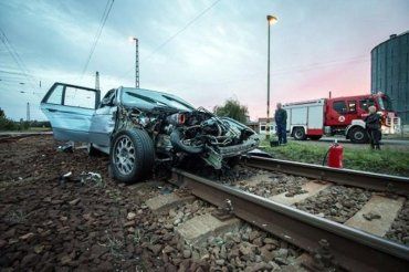В Венгрии закарпатец с другом попал в ужасное ДТП на железнодорожном переезде