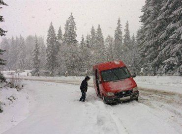 Сегодня, 13 марта всего за несколько километров от Ужгорода горы засыпало снегом