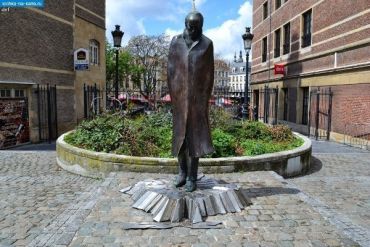 Памятник композитору Бейле Бартоку на площади Испании в Брюсселе