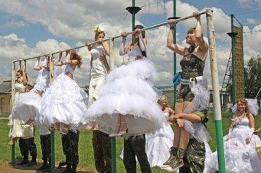 В Ужгороде на параде невест заставят отжаться на турнике
