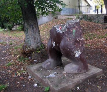 В Ужгороде уничтожили памятник, олицетворяющий нулевой километр