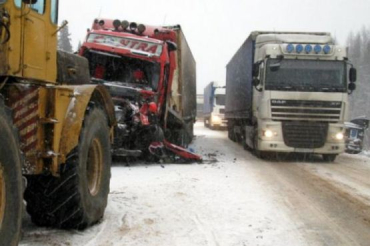 На дороге Киев-Чоп произошло тройное ДТП: есть пострадавшие