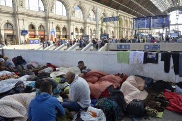 В среду венгерскую границу пересекло рекордное число беженцев