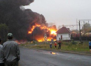 На Черкащине взорвался вагон, - горят даже жилые дома