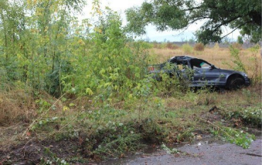 В Закарпатье автомобиль BMW вылетел с трассы и врезался в дерево